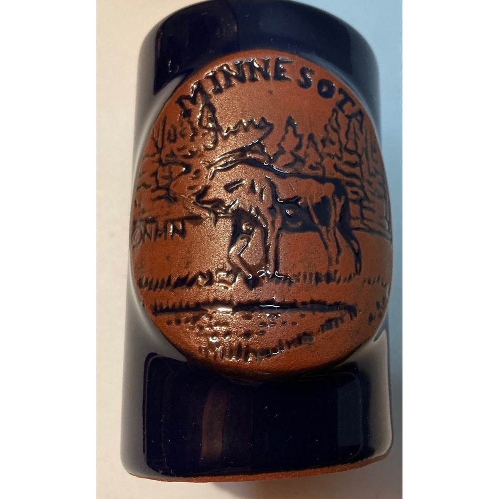 Minnesota Moose Salt and Pepper Shakers Cobalt Blue Ceramic Souvenir‎